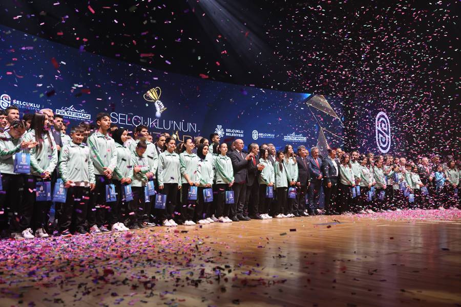 Selçuklu’nun başarısı salona sığmadı 27